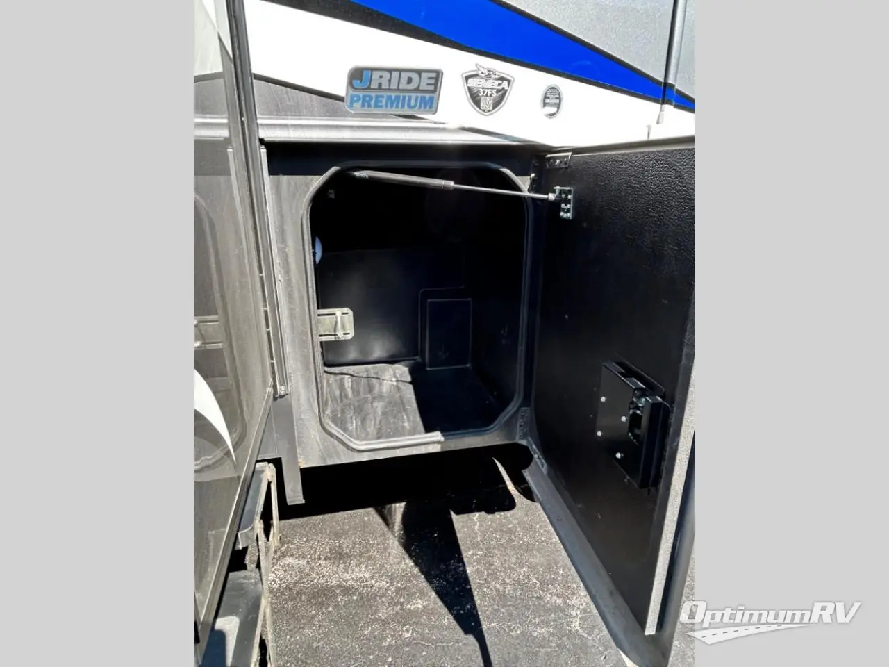 2019 Jayco Seneca 37FS Photo 22