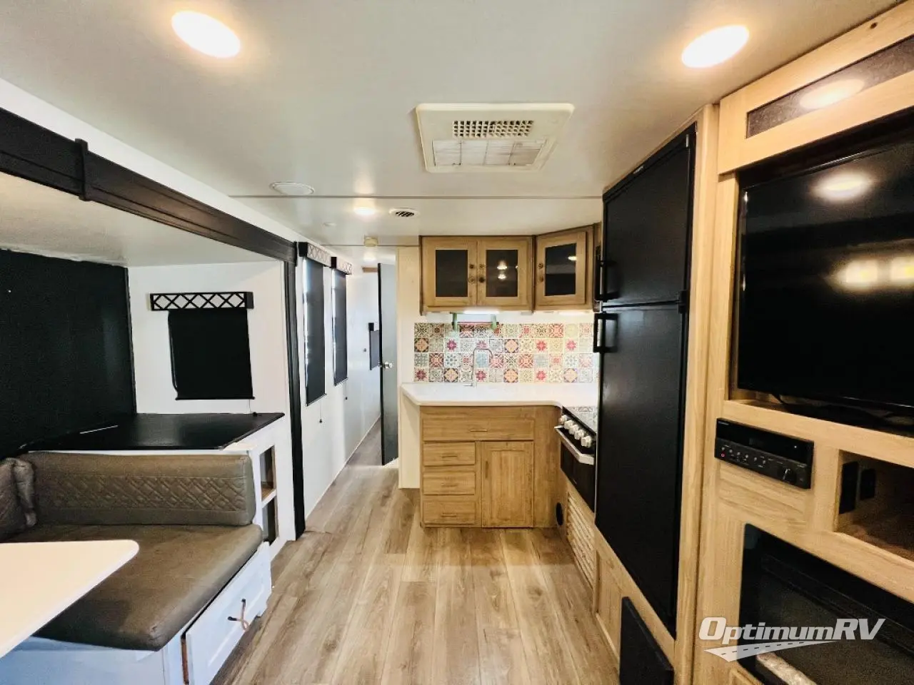 2020 Coachmen Freedom Express Ultra Lite 279RLDS Photo 2