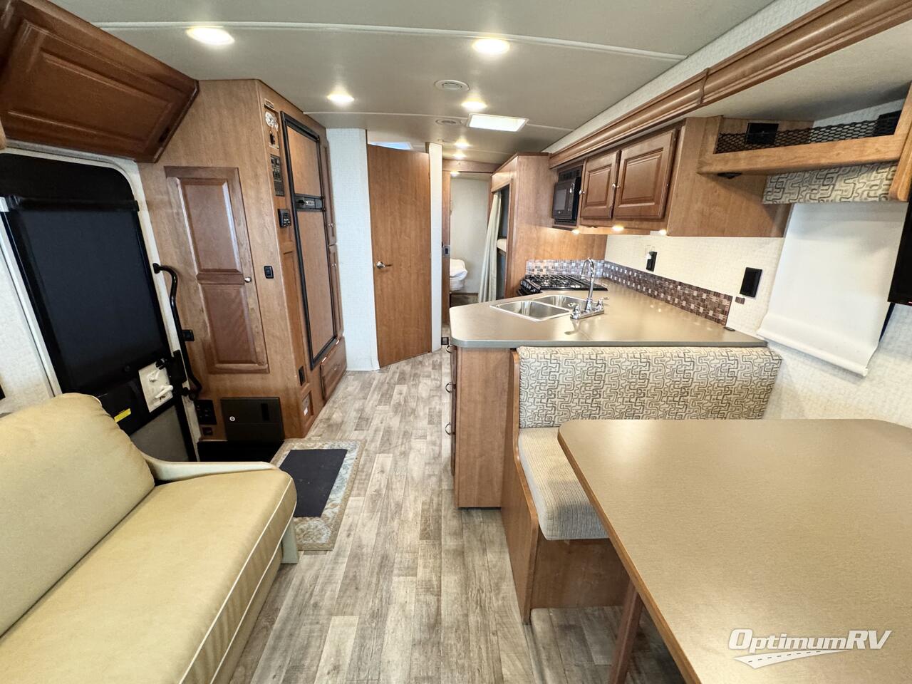 2017 Winnebago Vista 31BE Photo 4