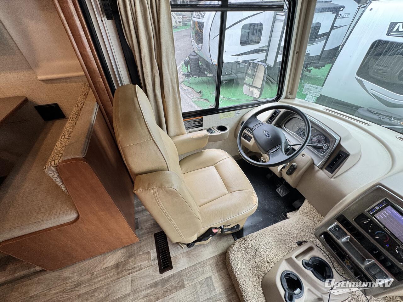 2017 Winnebago Vista 31BE Photo 9