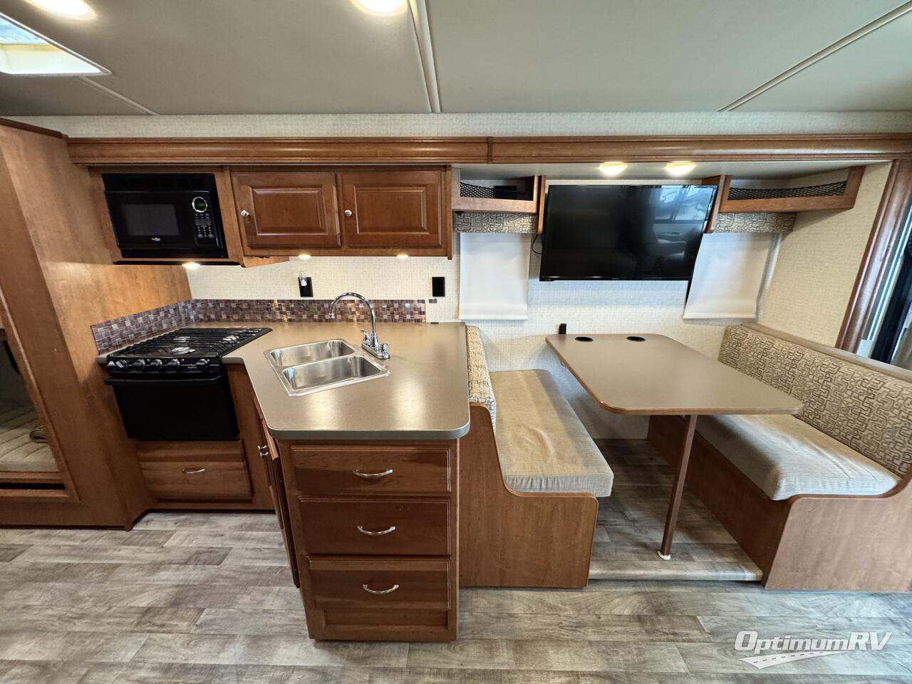 2017 Winnebago Vista 31BE Photo 12