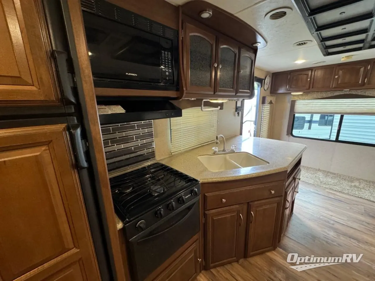 2016 Coachmen Freedom Express 297RLDS Photo 11