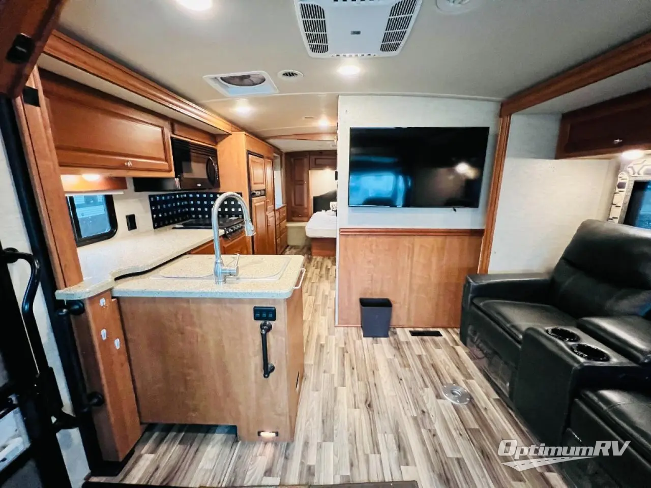 2017 Winnebago Vista LX 27N Photo 4