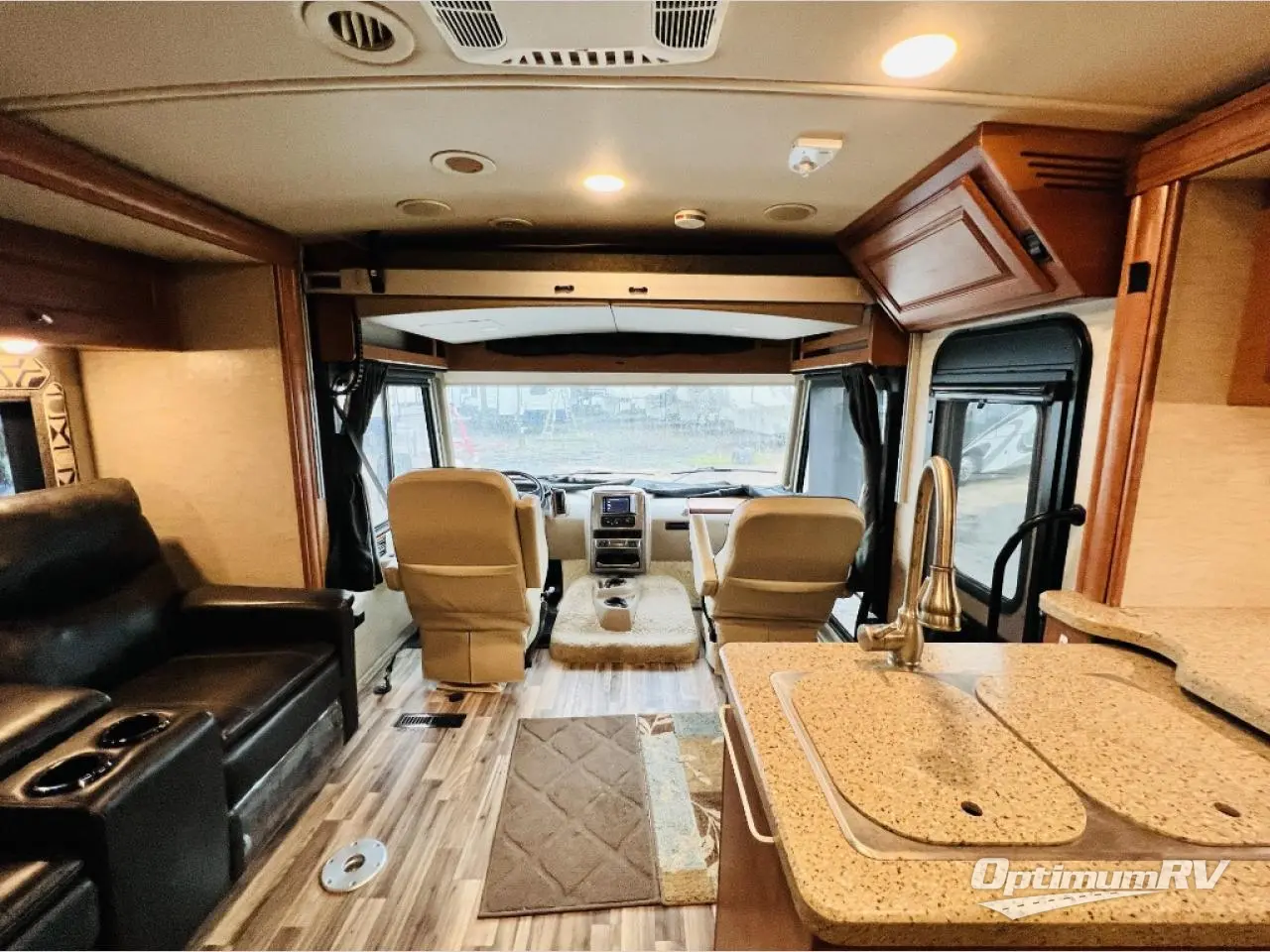 2017 Winnebago Vista LX 27N Photo 5