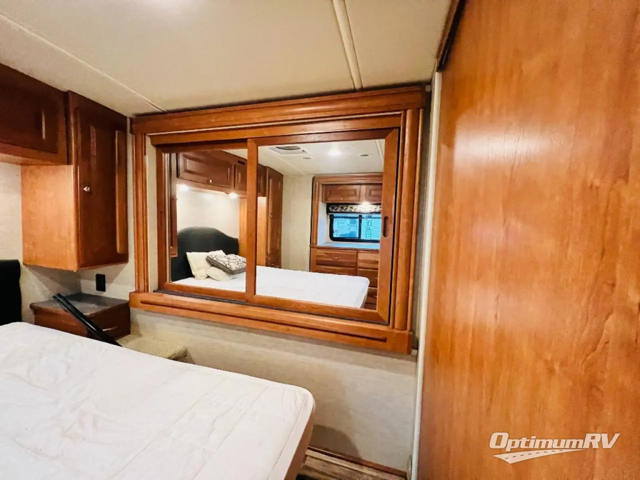 2017 Winnebago Vista LX 27N Photo 16