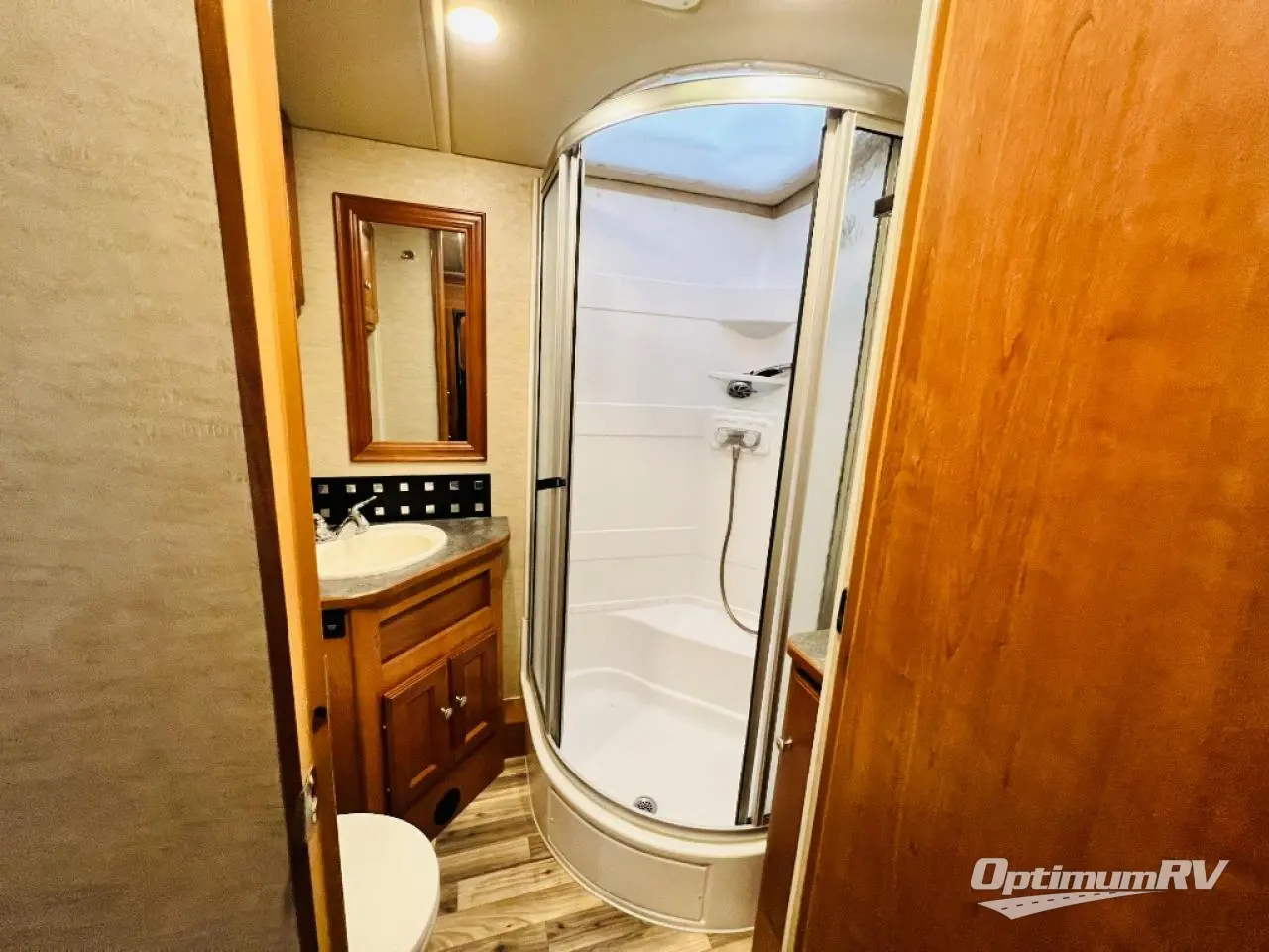 2017 Winnebago Vista LX 27N Photo 20