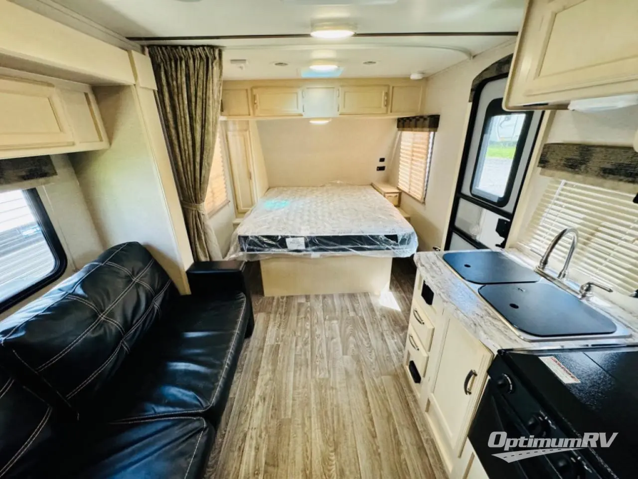 2019 Winnebago Towables Micro Minnie 2106FBS Photo 5