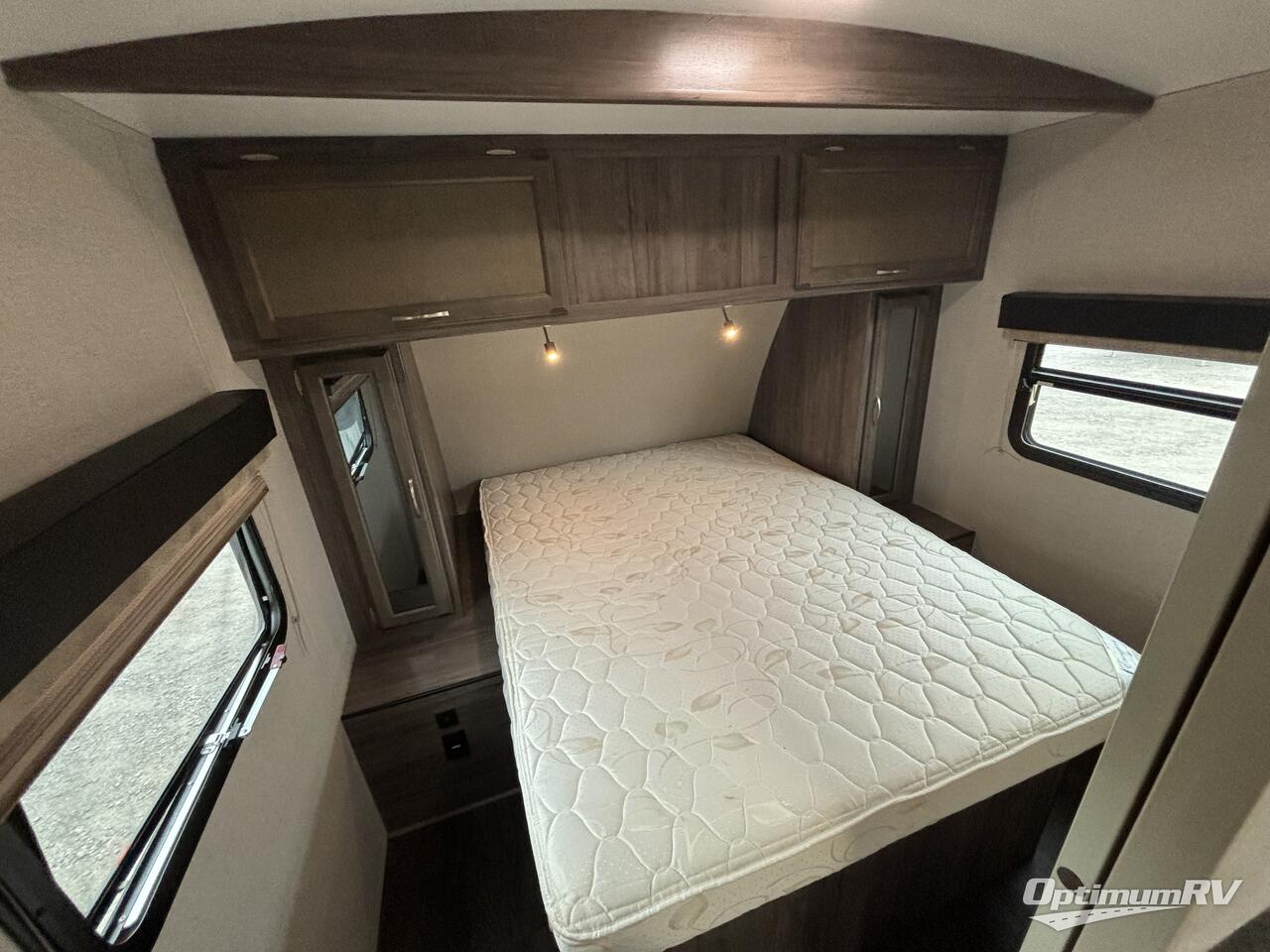 2019 Winnebago Towables Minnie Plus 27BHSS Photo 10