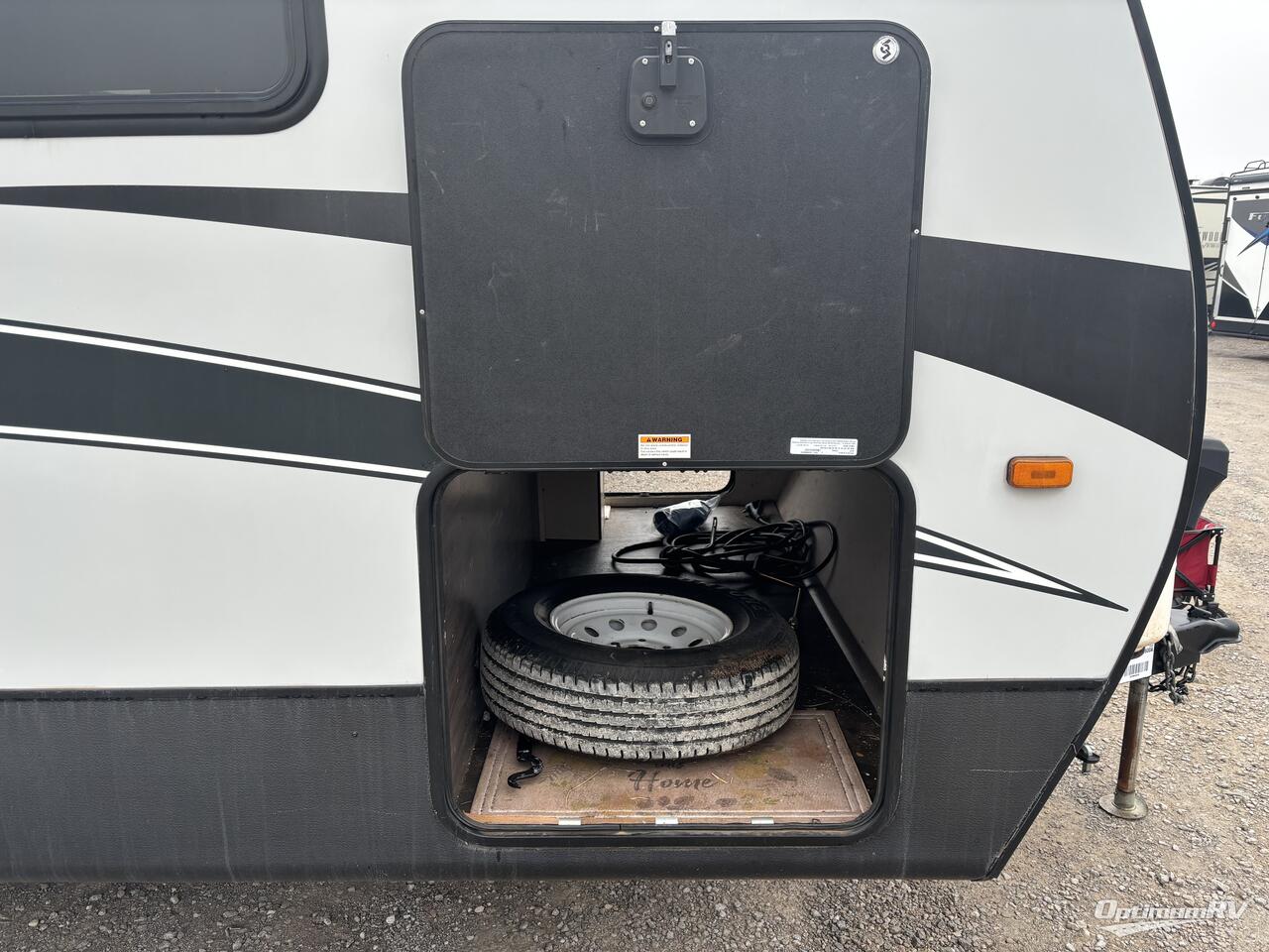 2019 Winnebago Towables Minnie Plus 27BHSS Photo 14