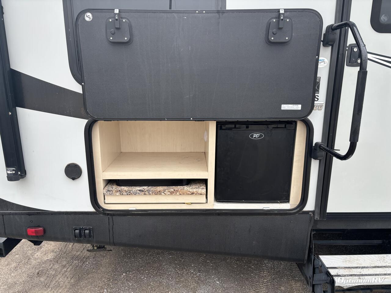 2019 Winnebago Towables Minnie Plus 27BHSS Photo 16