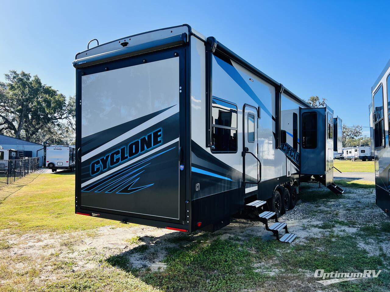 2025 Heartland Cyclone 4008 Photo 5