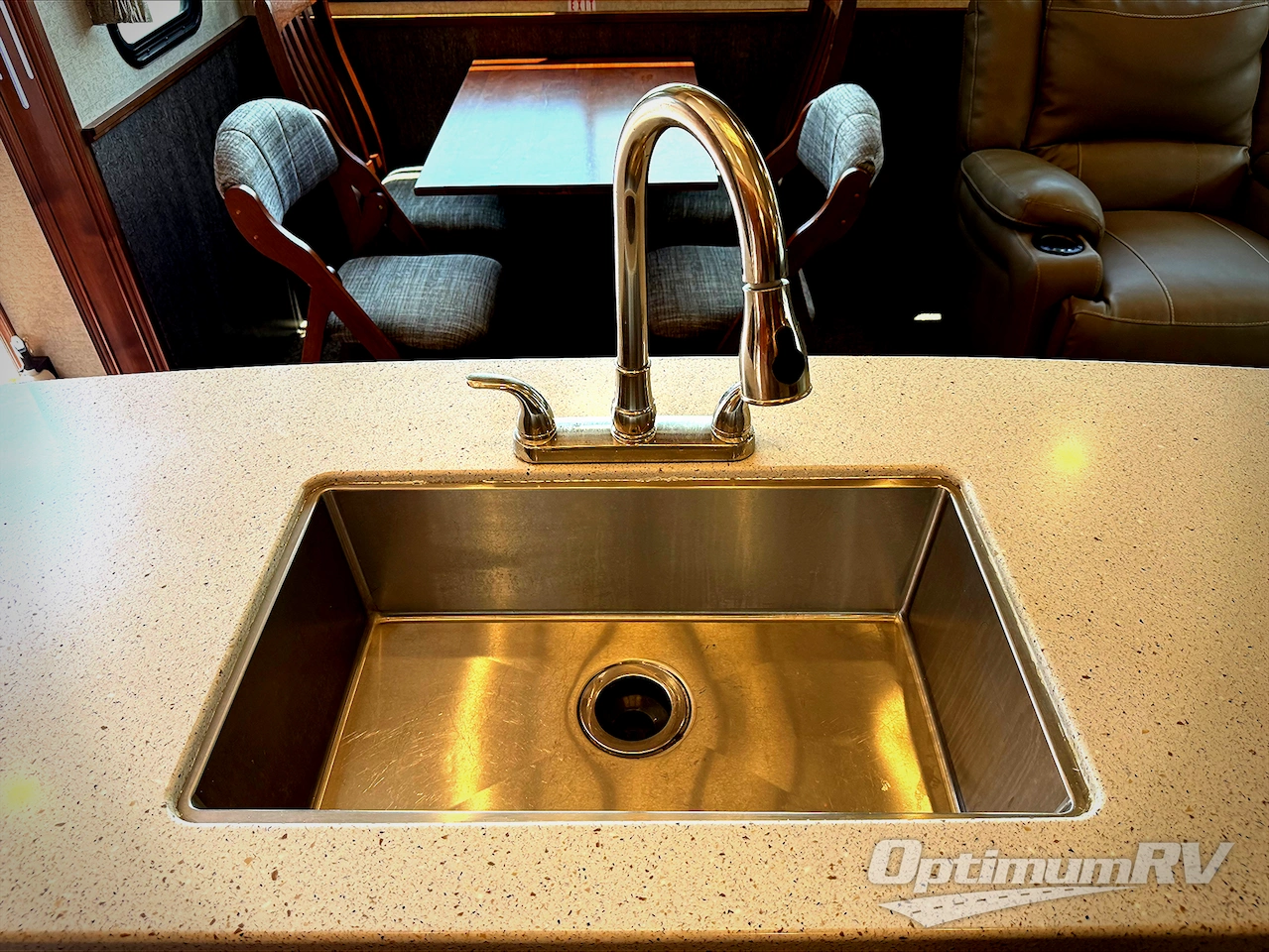 2017 Heartland Bighorn Traveler 37SS Photo 10