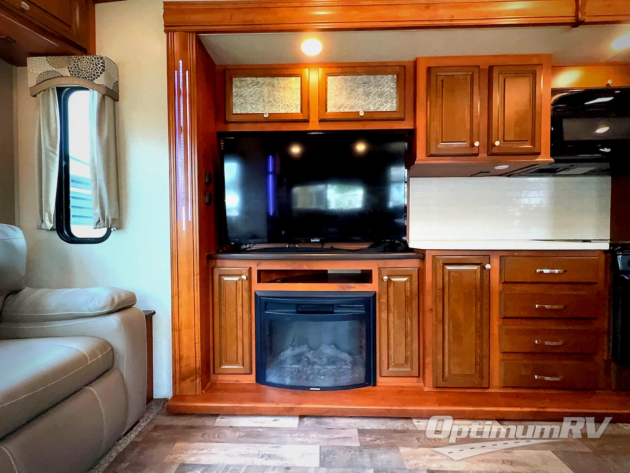2017 Heartland Bighorn Traveler 37SS Photo 8