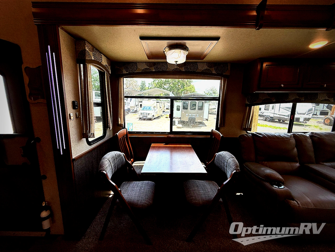 2017 Heartland Bighorn Traveler 37SS Photo 9