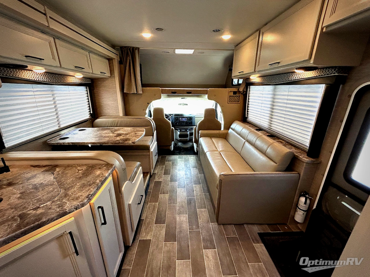 2022 Thor Chateau 31EV Photo 5