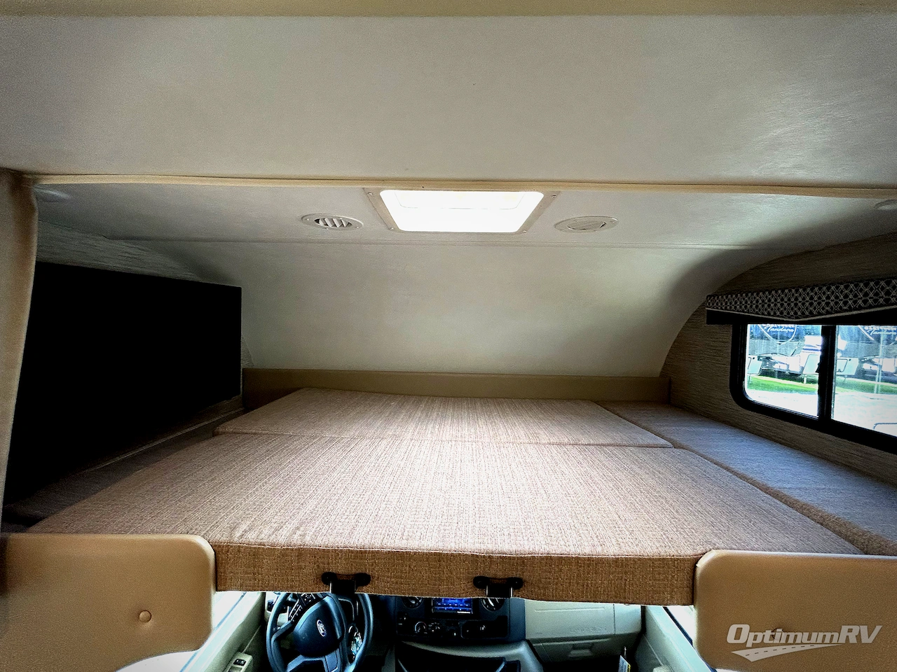 2022 Thor Chateau 31EV Photo 11