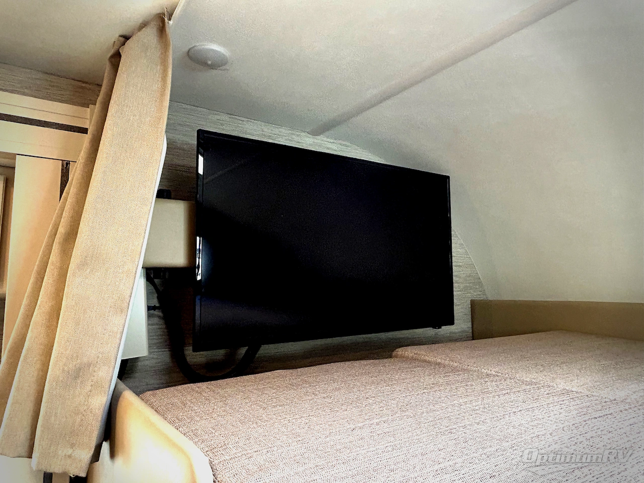 2022 Thor Chateau 31EV Photo 12