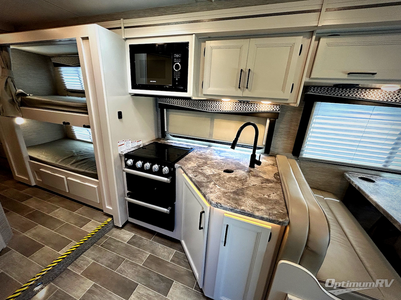 2022 Thor Chateau 31EV Photo 15