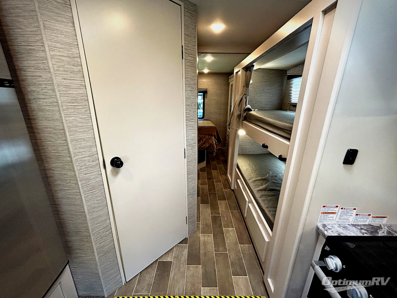 2022 Thor Chateau 31EV Photo 17