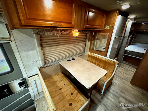 2002 Fleetwood Storm 30H RV Photo 3