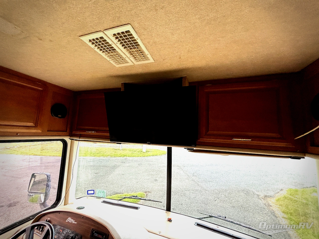 2002 Fleetwood Storm 30H Photo 10