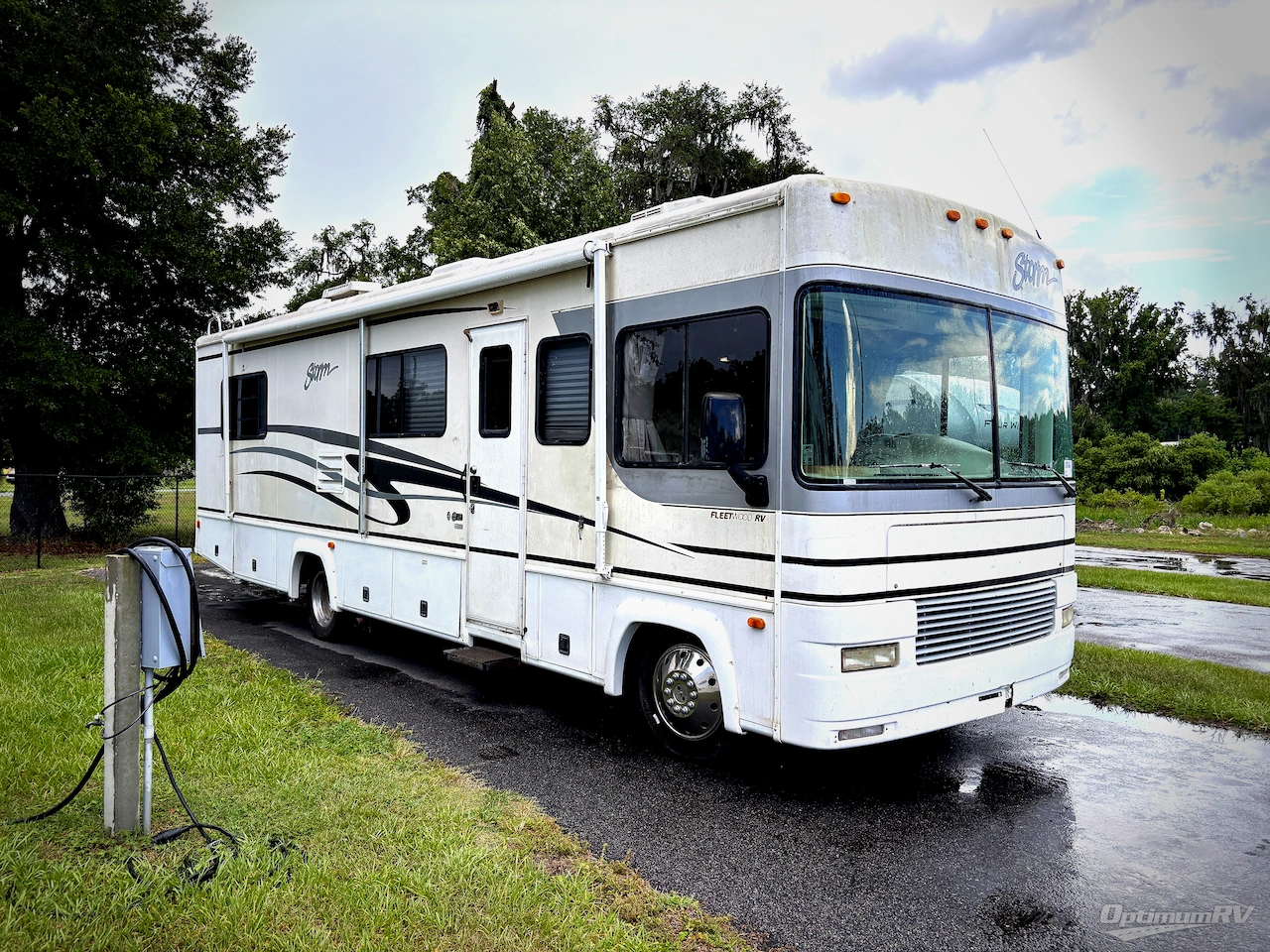 2002 Fleetwood Storm 30H Photo 1