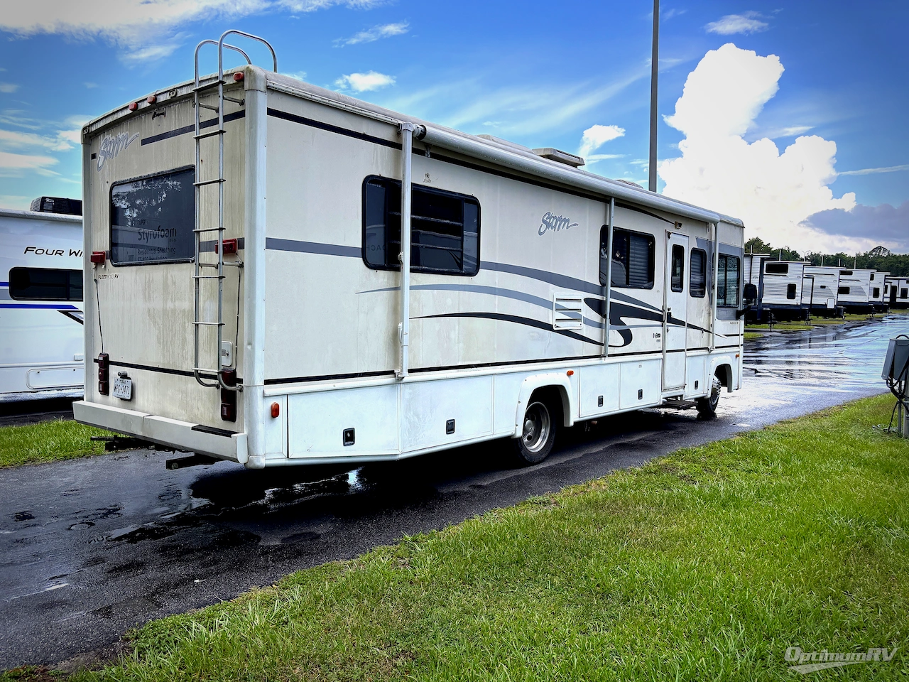 2002 Fleetwood Storm 30H Photo 2