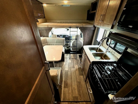 2022 Winnebago Minnie Winnie 22M RV Photo 4