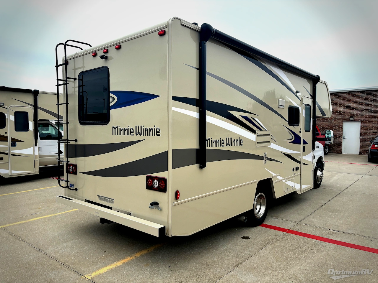 2022 Winnebago Minnie Winnie 22M Photo 2