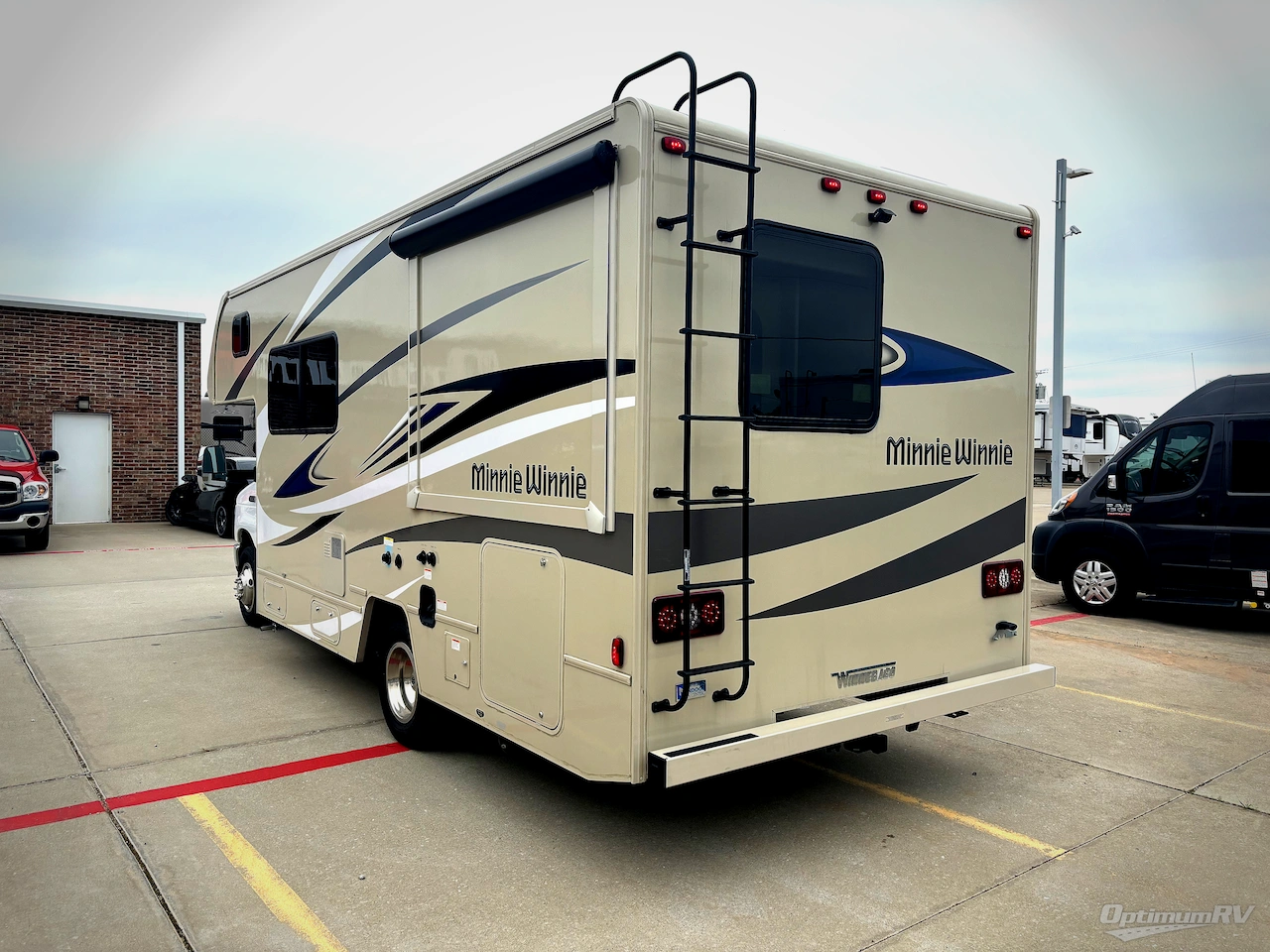2022 Winnebago Minnie Winnie 22M Photo 3
