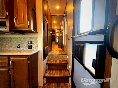 2016 Keystone Montana High Country 305RL RV Photo 4