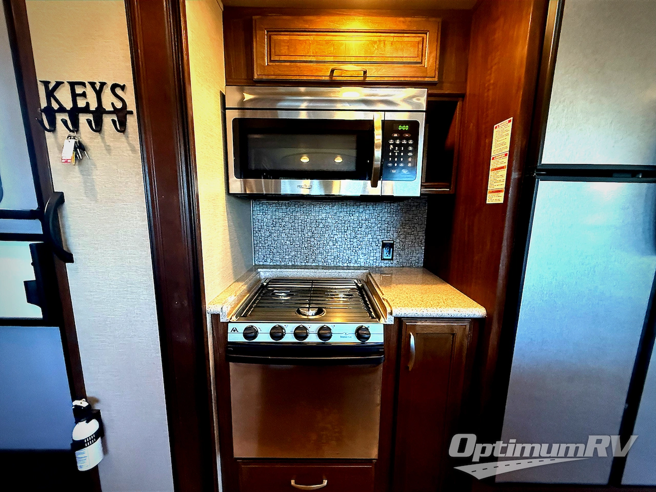 2016 Keystone Montana High Country 305RL Photo 10