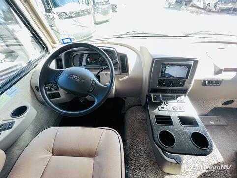 2017 Itasca Sunstar 29VE RV Photo 2