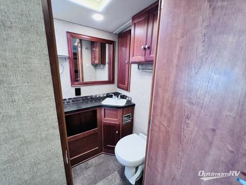 2017 Itasca Sunstar 29VE RV Photo 4