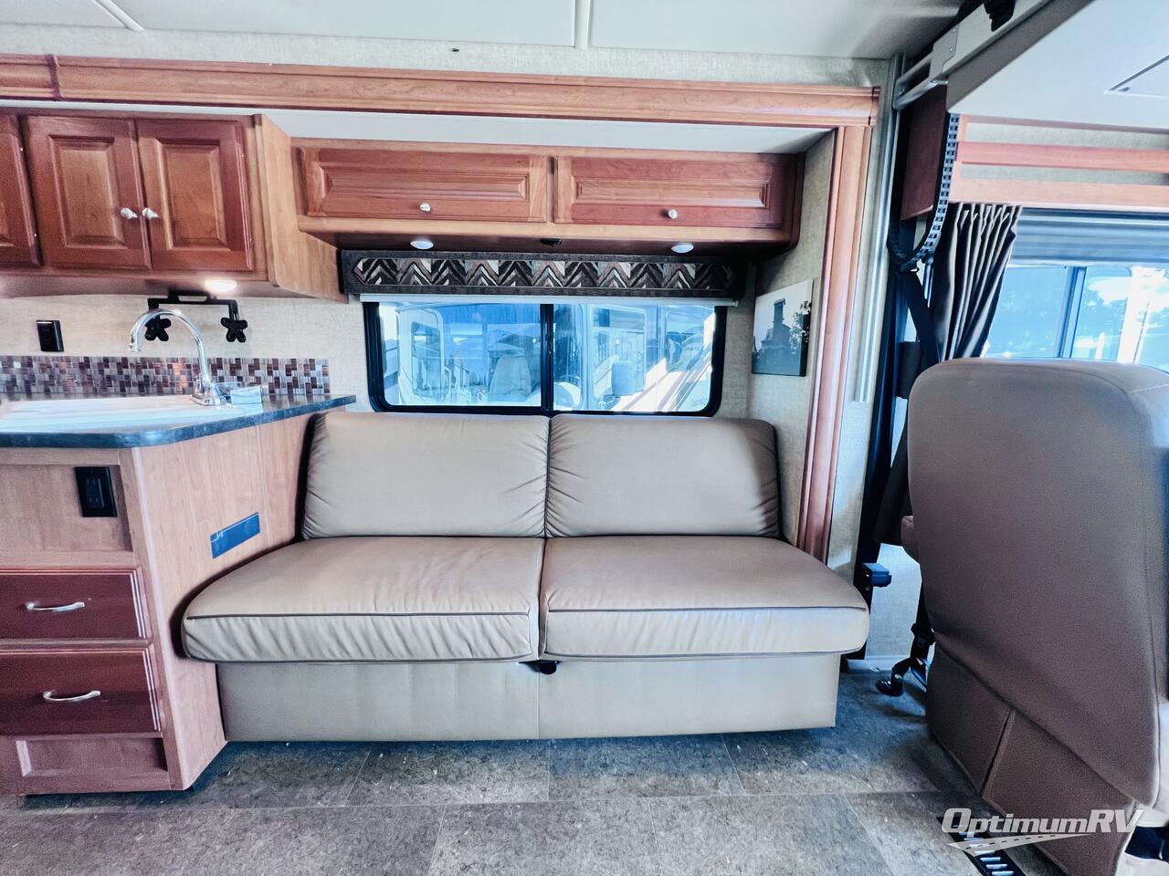 2017 Itasca Sunstar 29VE Photo 8