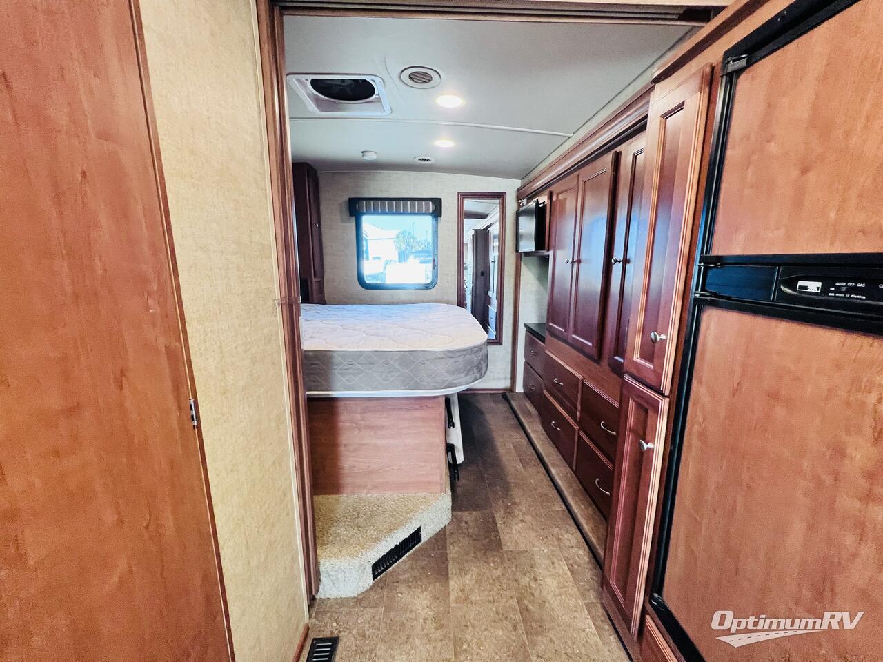 2017 Itasca Sunstar 29VE Photo 15