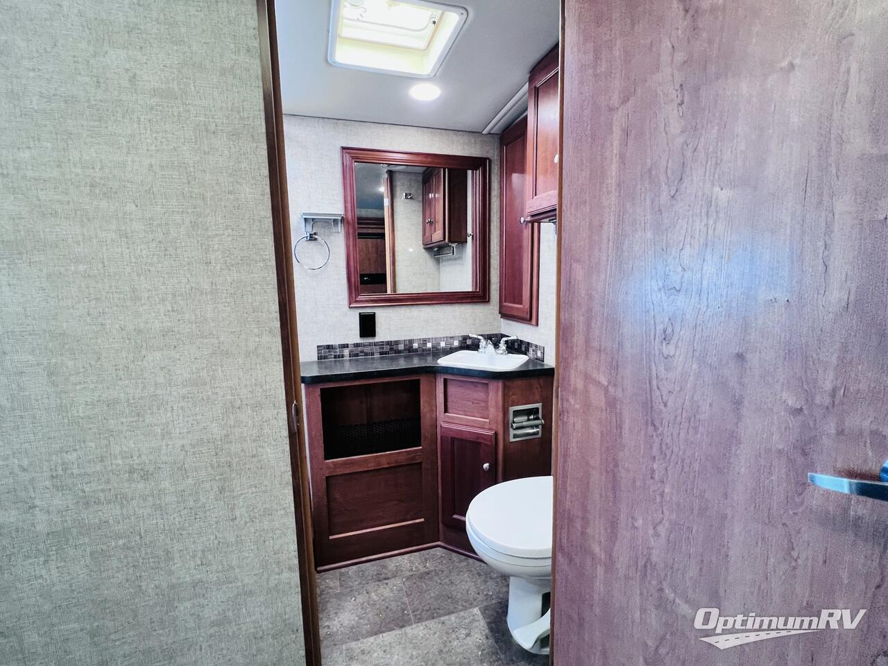 2017 Itasca Sunstar 29VE Photo 18