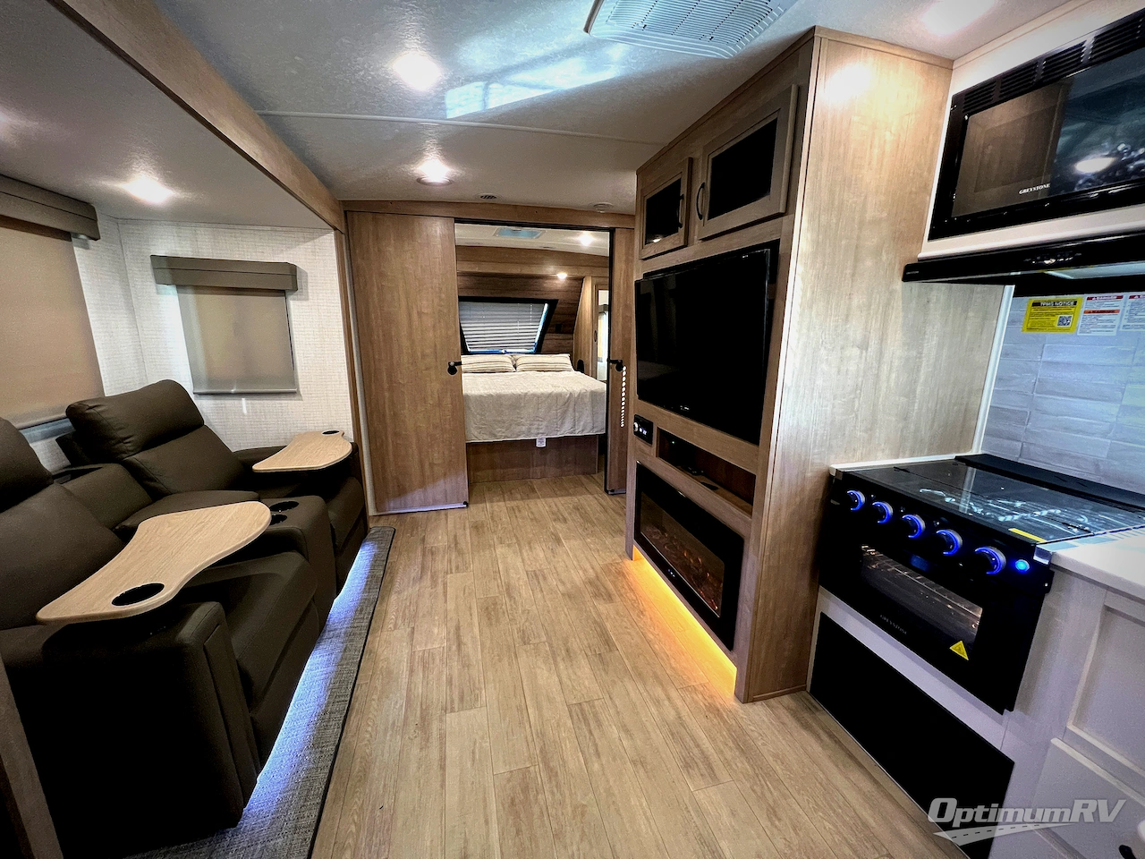 2024 Palomino SolAire 242RBS Photo 4