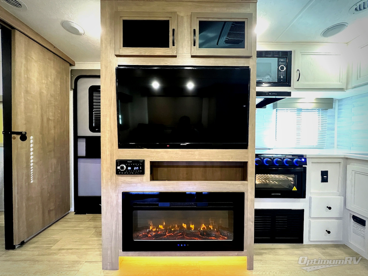 2024 Palomino SolAire 242RBS Photo 11