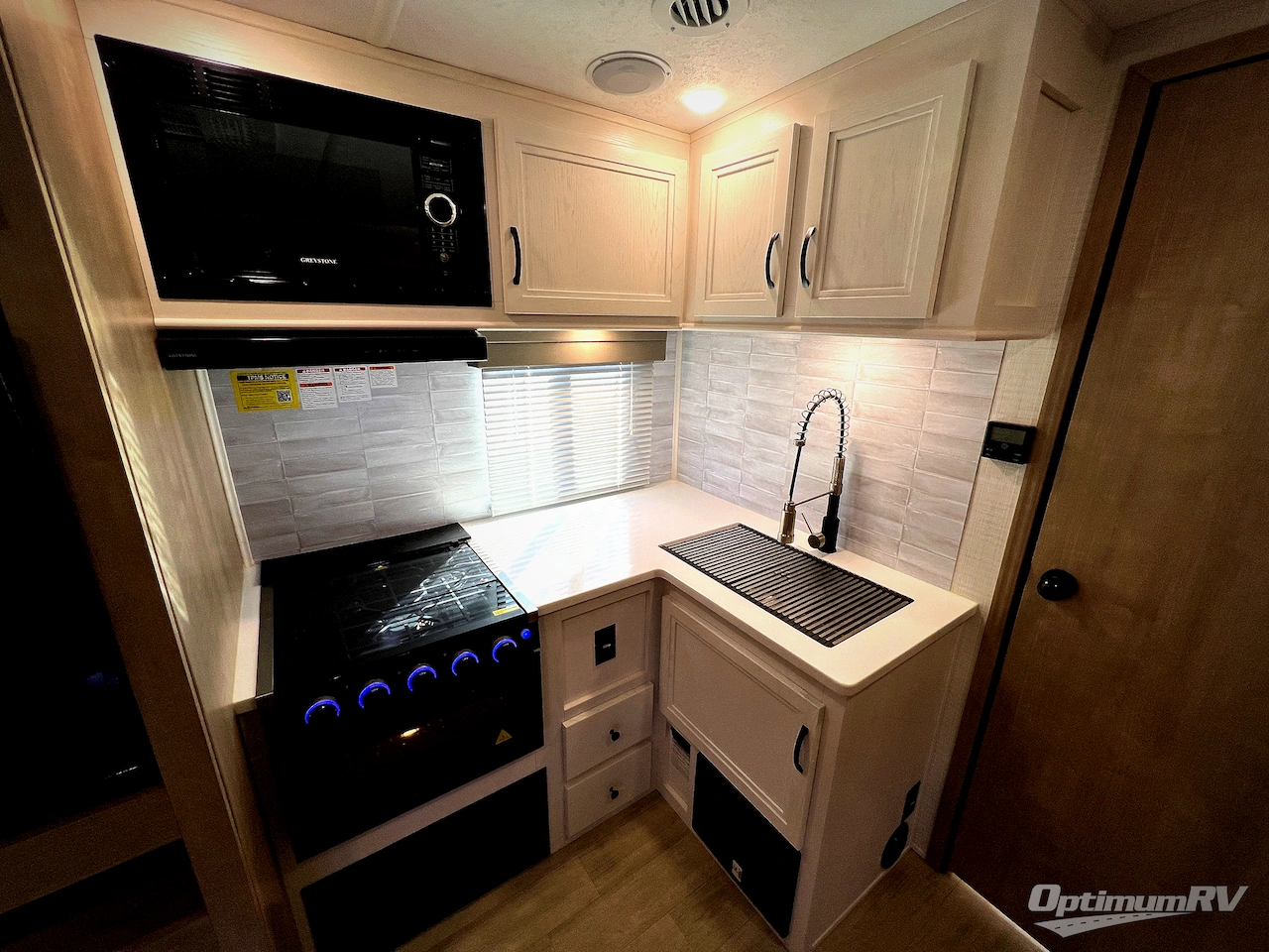 2024 Palomino SolAire 242RBS Photo 14