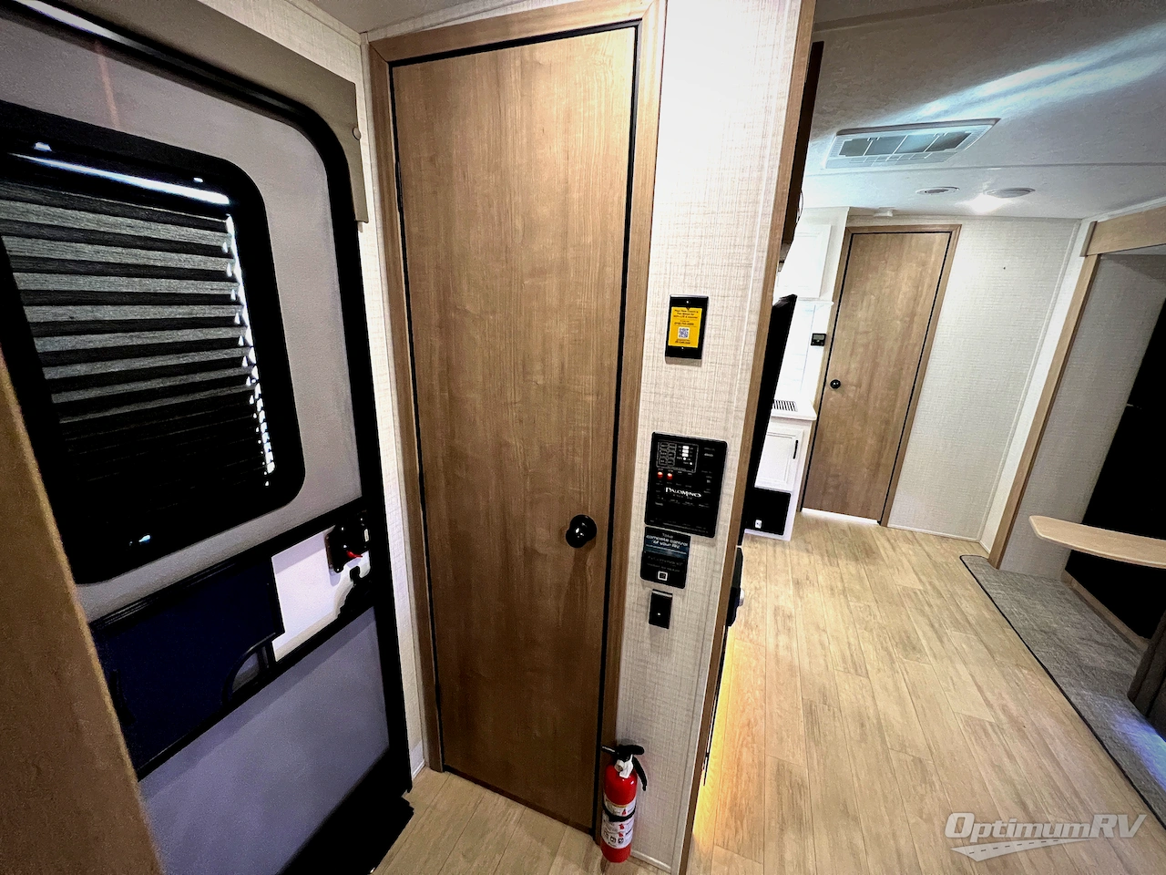 2024 Palomino SolAire 242RBS Photo 21