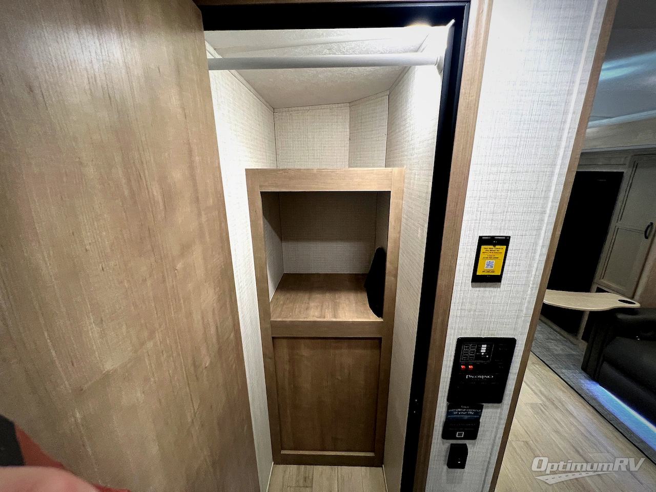 2024 Palomino SolAire 242RBS Photo 22