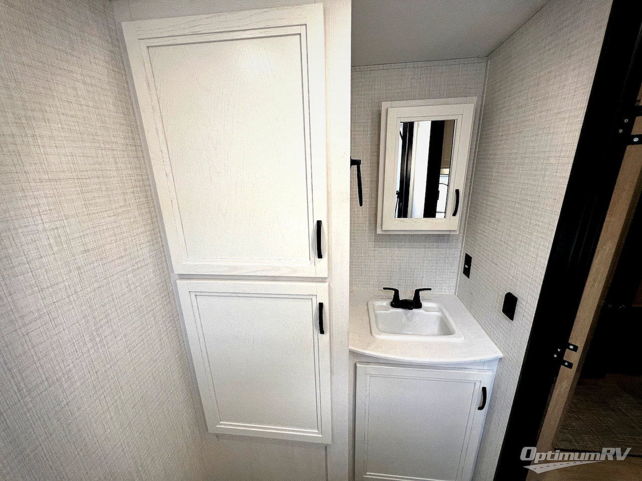 2024 Palomino SolAire 242RBS Photo 25