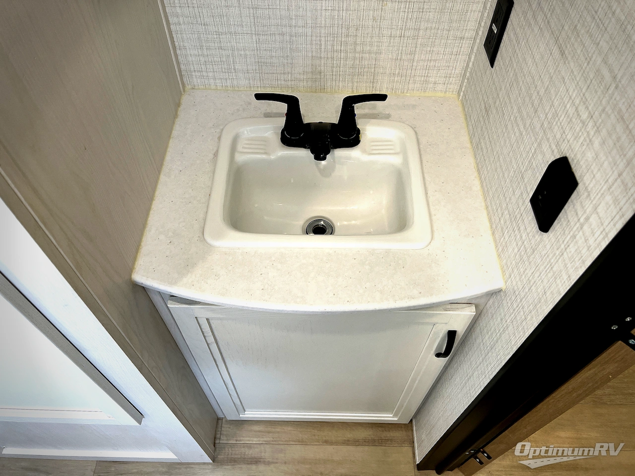 2024 Palomino SolAire 242RBS Photo 26