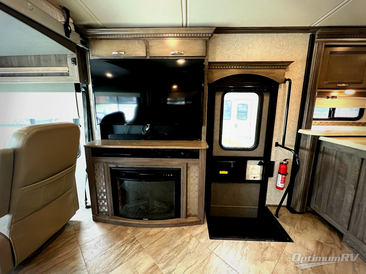 2019 Winnebago Forza 34T Photo 7