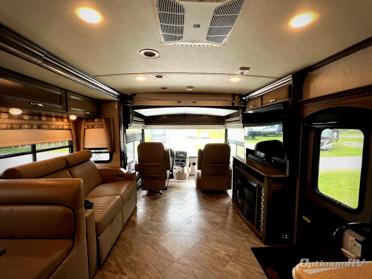 2019 Winnebago Forza 34T Photo 21
