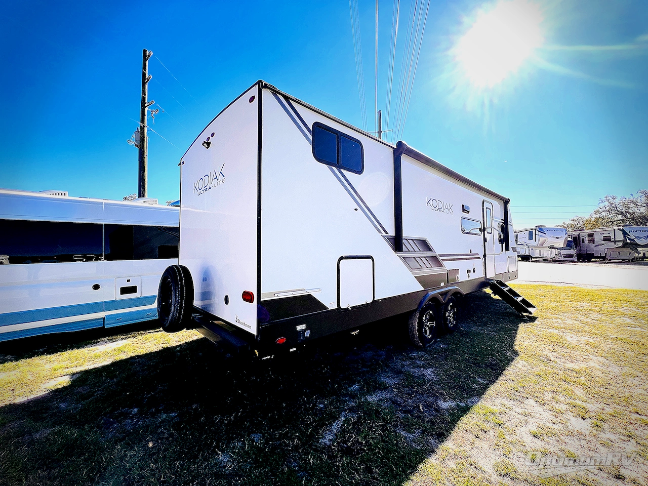 2022 Dutchmen Kodiak Ultra-Lite 283BHSL Photo 3