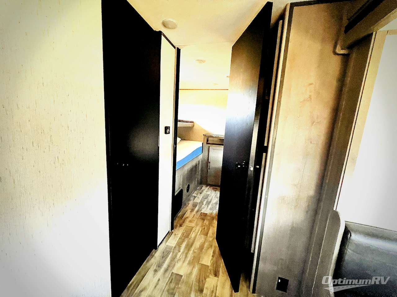 2022 Dutchmen Kodiak Ultra-Lite 283BHSL Photo 15