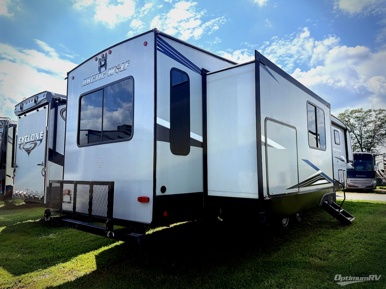 2022 Forest River Cherokee Arctic Wolf Suite 3660 Photo 2