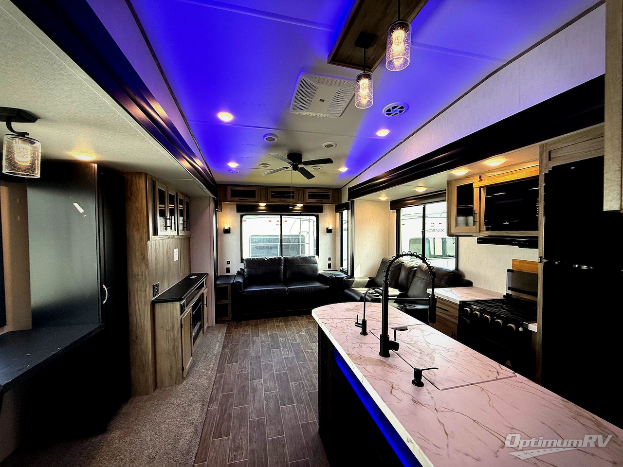 2022 Forest River Cherokee Arctic Wolf Suite 3660 Photo 4